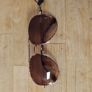 Tortoise shell sunglasses brown lense. Tote 1